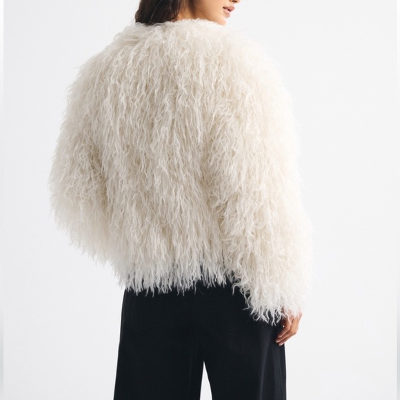 Collarless Short Faux Fur Coat - Picture 6 of 8